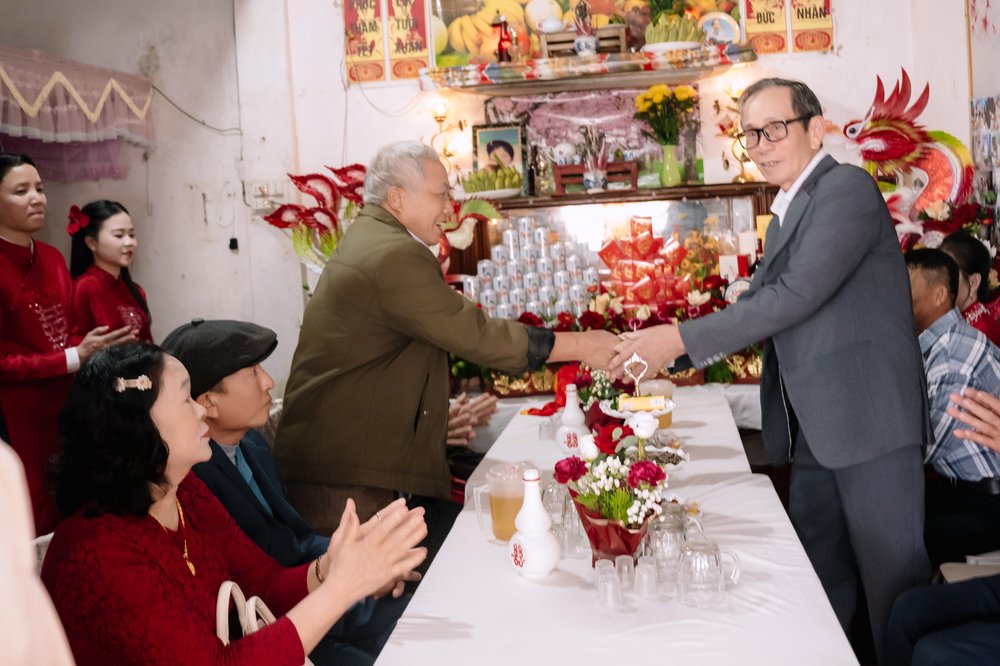 Ảnh cưới studio ánh sáng mềm