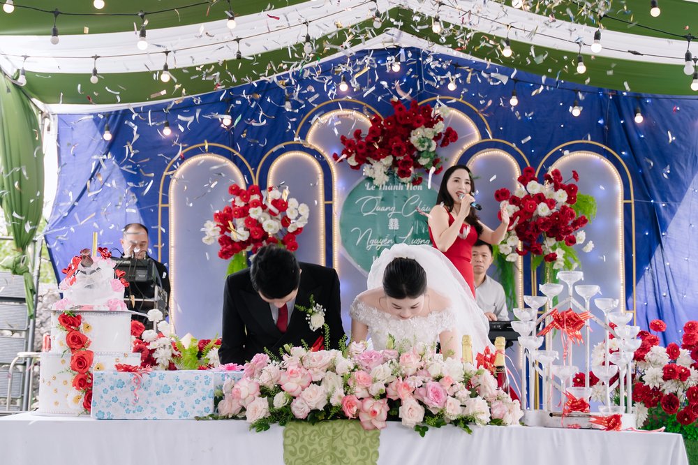 Ảnh cưới studio ánh sáng mềm