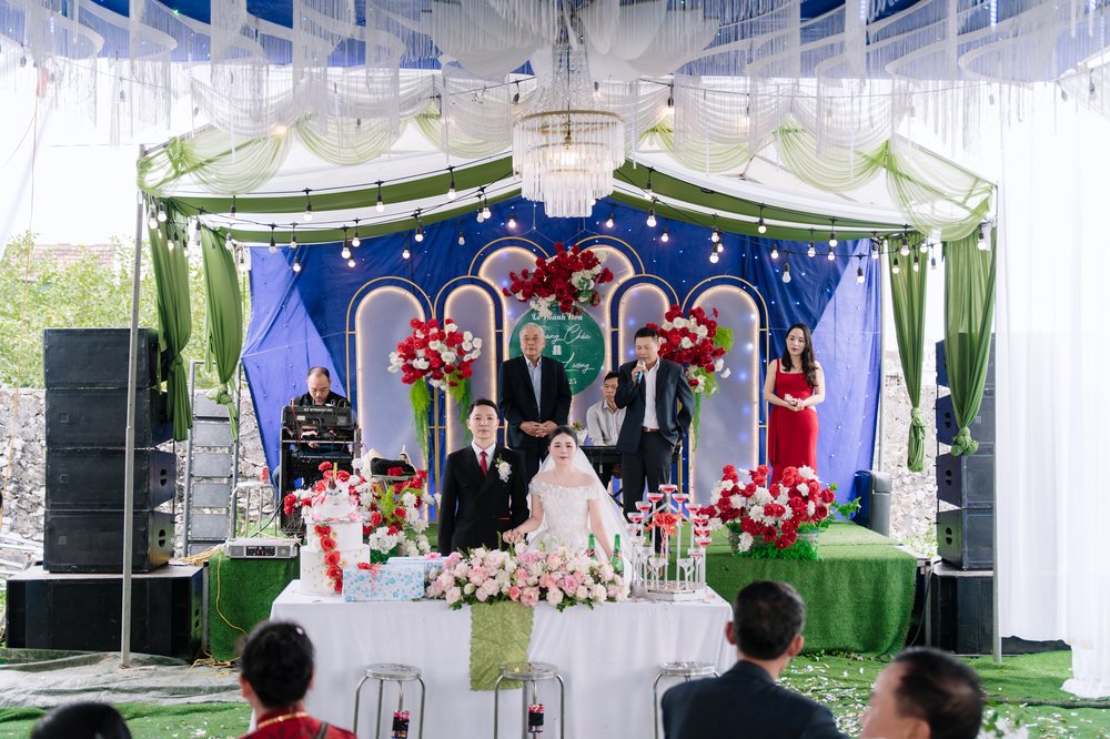 Ảnh cưới studio ánh sáng mềm