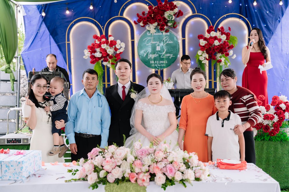 Ảnh cưới studio ánh sáng mềm